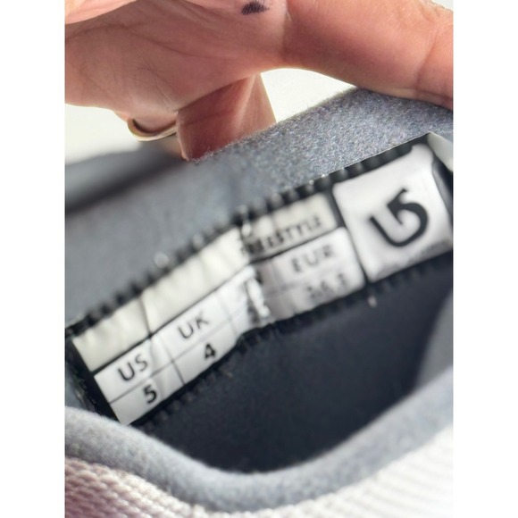 Burton Freestyle Snowboard Boots White Lavender Accents Youth Size 5 - Picture 6 of 10